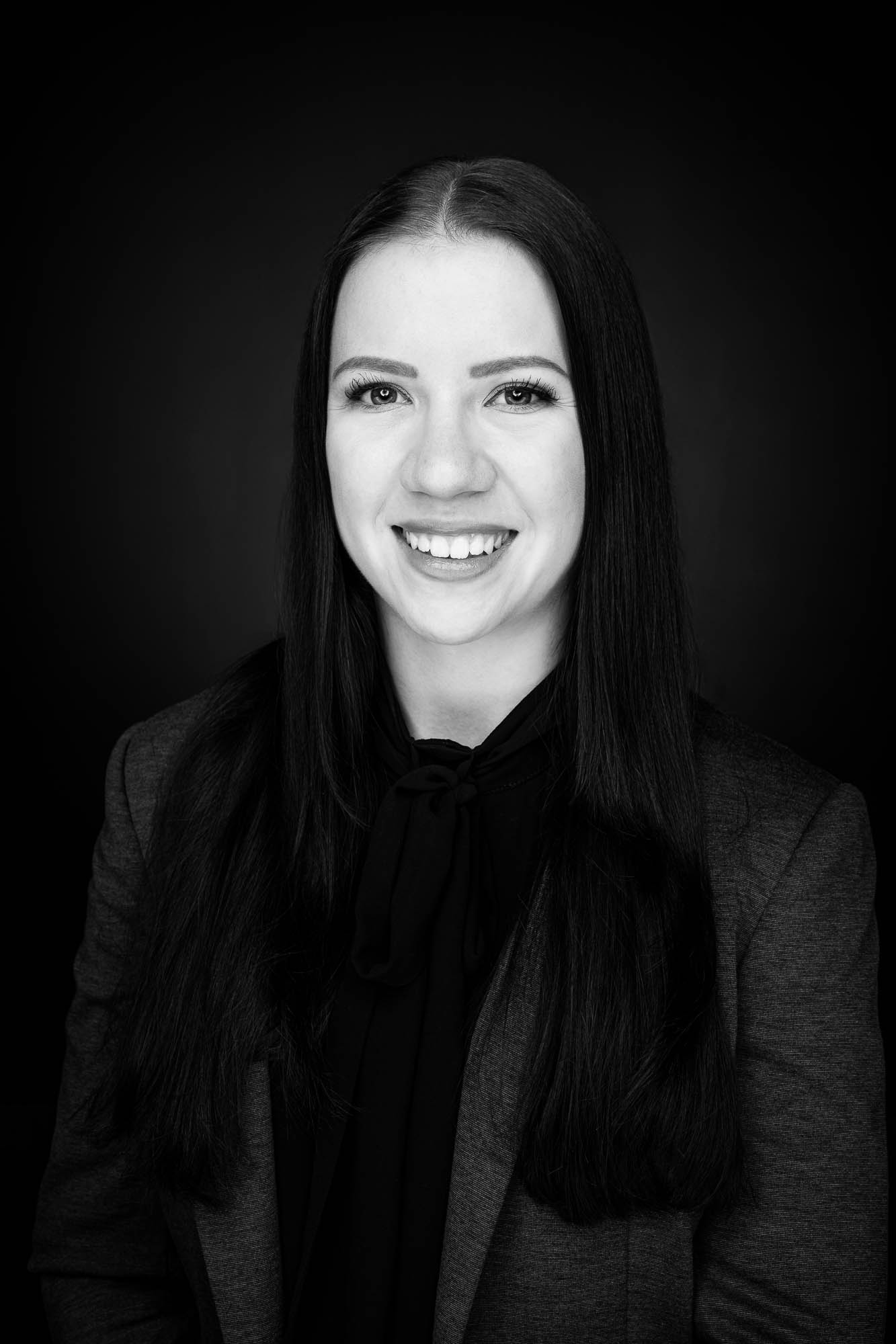 Export x3 Headshot  06308 Dez 01 2019 Bearbeitet Headshots 2019  Miro Nicole Nadine